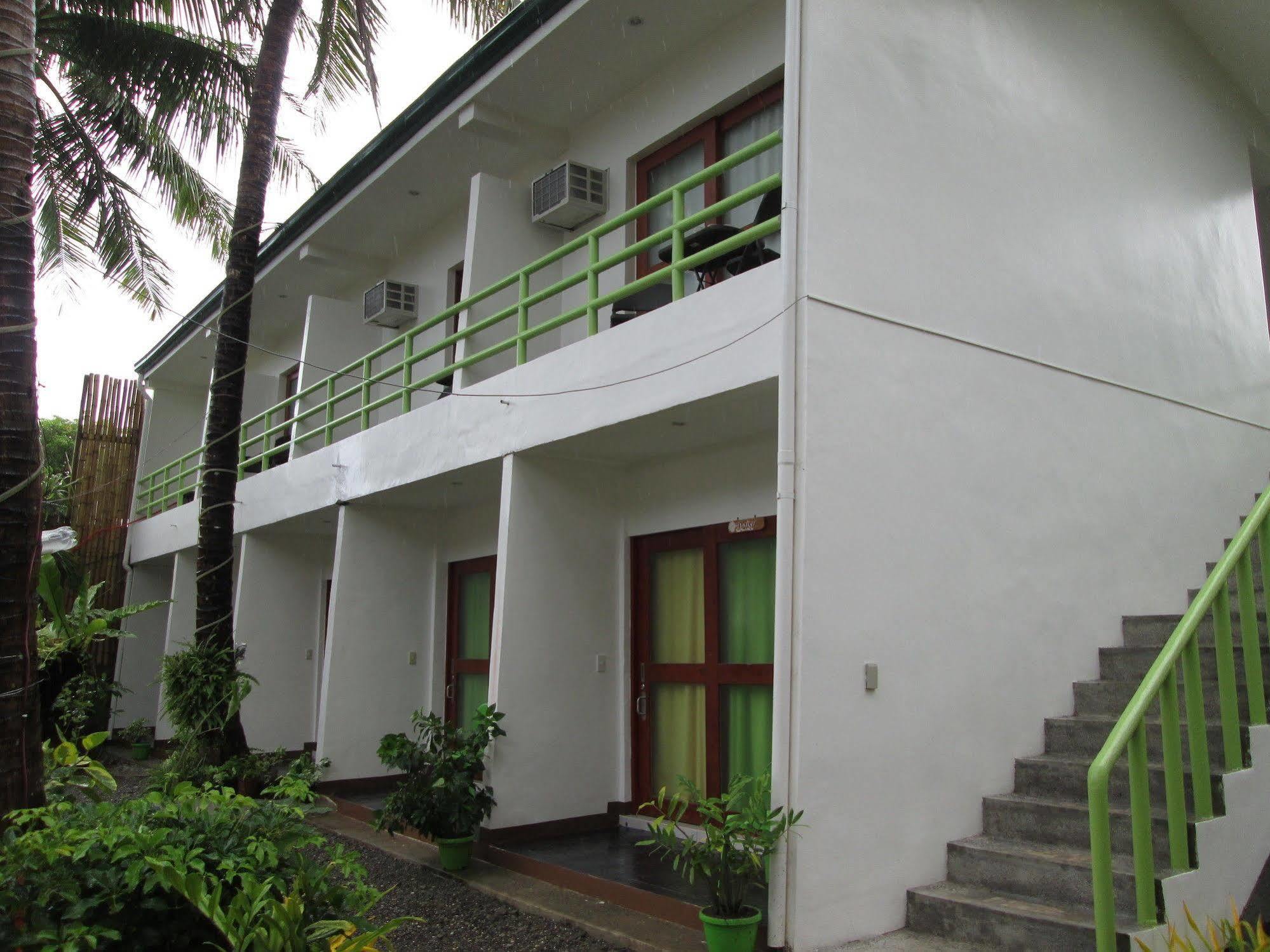 Reddoorz Plus @ Secret Garden Boracay Balabag  Exterior foto
